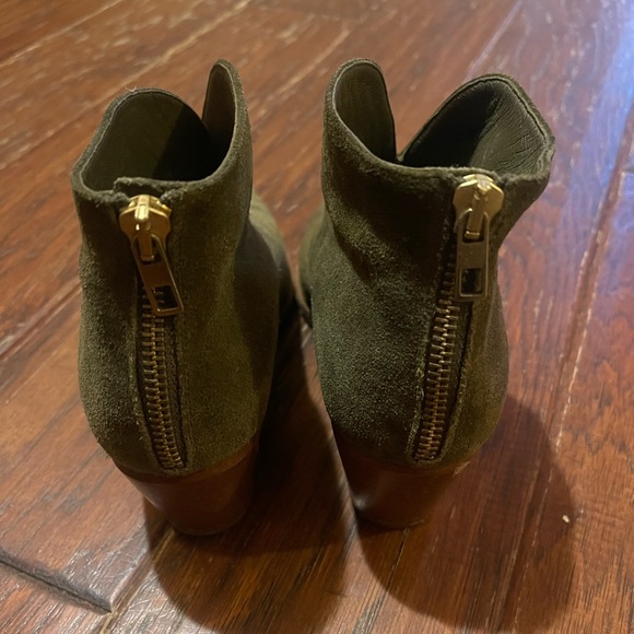 VINCE Havana Front Slit Block Heel Ankle Bootie Rare Sage Color Size 36 - Picture 9 of 16